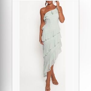 Petal & Pup Marion One-Shoulder Ruffle Dress – Size L